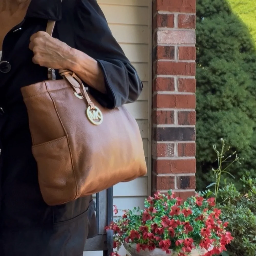 Michael Kors Tan Leather Tote with multiple compartments - Picture 3 of 5